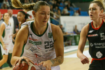 Kylee Shook (z piłką) zaliczyła w Toruniu świetny występ