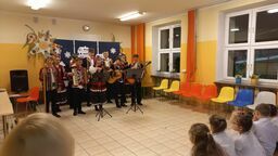 Koncert "Lubelaków" i oryginalne prezenty. Duże kolędowanie w SP nr 20