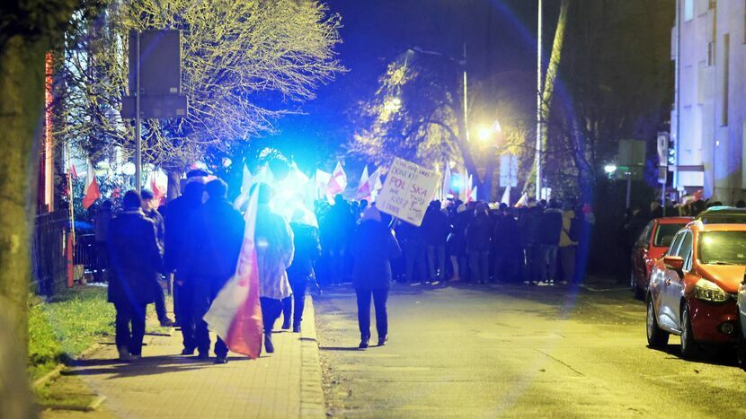 Do wyjazdu na manifestację w Warszawie politycy PiS zachęcali m.in. podczas ubiegłotygodniowego protestu przed siedzibą TVP3 Lublin