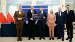 Starosta odbierał w listopadzie symboliczny czek na dofinansowanie 