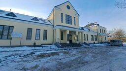 Zamojskie CIS i restauracja „Peron – kuchnia polska” działają w wyremontowanym z pomocą dotacji budynku dawnego dworca PKP. Również zasady udzielenia unijnej dotacji na ten cel wykluczają, by jednostka mogła prowadzić działalność inną niż ta związana z reintegracją zawodową i społeczną. Wypracowywanie zysków nie wchodzi w grę