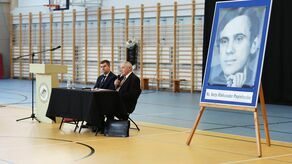 Niedawno, w związku z procedurą wyboru patrona dla szkoły w biłgorajskim LO gościł prokurator Andrzej Witkowski, który pracował w Komisji Ścigania Zbrodni przeciwko Narodowi Polskiemu IPN. Specjalizował się w śledztwie o zabójstwo ks. Popiełuszki