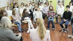 Minister Barbara Nowacka w poniedziałek spotkała się z uczniami i nauczycielami z bialskiej „dziewiątki”