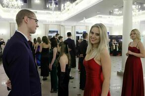 Studniówki 2024. Uczniowie VII LO już odtańczyli poloneza