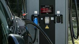 Podczas zakupów naładujesz elektryka. W tych miejscach na Lubelszczyźnie przy Biedronkach działają już stacje Powerdot