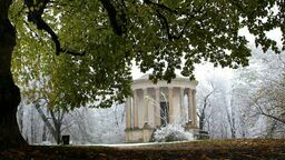 Świątynia Sybilli to jeden z najbardziej znanych zabytków w Puławach. Położona w parku rotunda razem z całym założeniem parkowo-ogrodowym w przyszłości może trafić na listę światowego dziedzictwa UNESCO