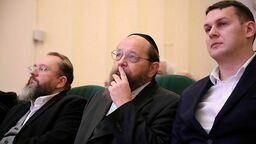 Kantor Symcha Keller (w środku)