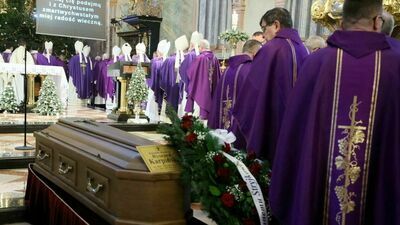 Wierni żegnają biskupa Karpińskiego