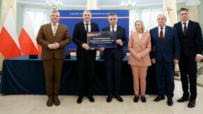 Starosta odbierał w listopadzie symboliczny czek na dofinansowanie