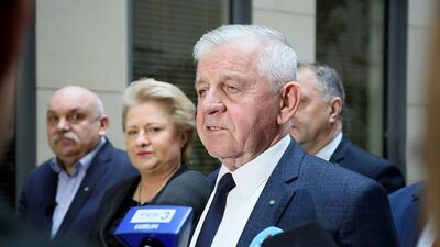 Radni chcą, aby nadzwyczajna sesja odbyła się w jak najszybszym terminie. Zaproponowany został najbliższy poniedziałek.

