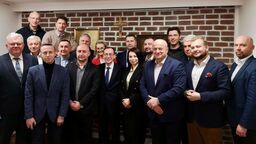 Członkowie zarządu regionu PiS podczas poniedziałkowego posiedzenia