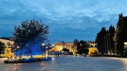 Na różowo, niebiesko i zielono zaświecą się dzisiaj, czwartek, 29 lutego, od godz. 18 do północy, iluminacje Placu Litewskiego.