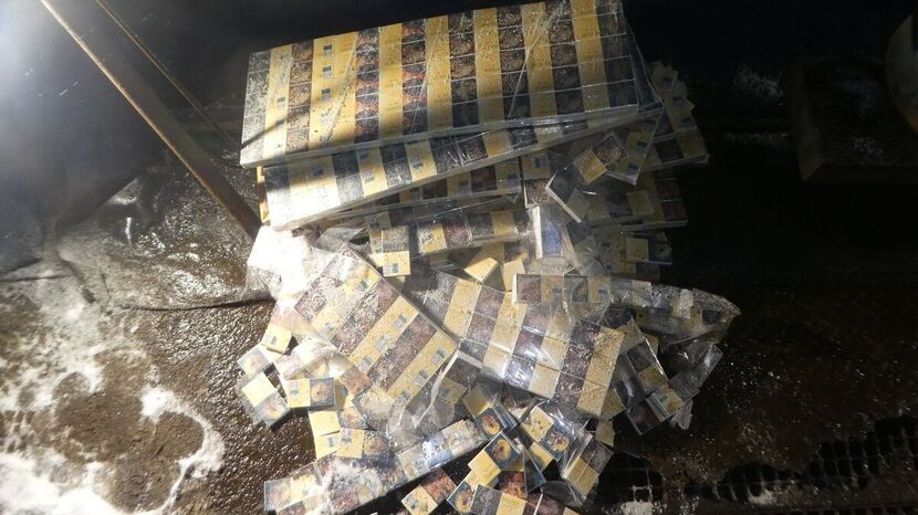 W ładunku soli drogowej ukryto 4 tys. paczek białoruskich papierosów