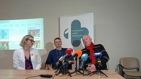 dr n. med. Aleksandra Kozłowska, dr n. med. Tomasz Ciszewski i pan Dariusz, pacjent onkologiczny