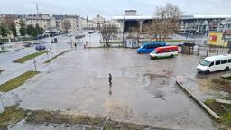 Do niedawna na przeznaczonej do sprzedaży działce mieścił się tymczasowy dworzec busów