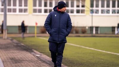 Choć zespół Wisły przegrał aż 0:4 z KTS Weszło trener Mikołaj Raczyński apeluje do kibiców o spokój