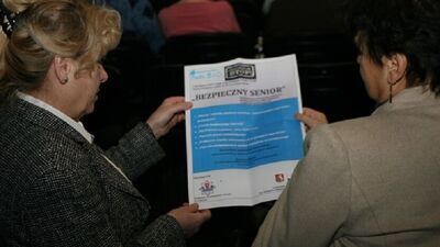 Włożyła gotówkę do reklamówki i zostawiła na wycieraczce. Oszuści mają wyobraźnię 