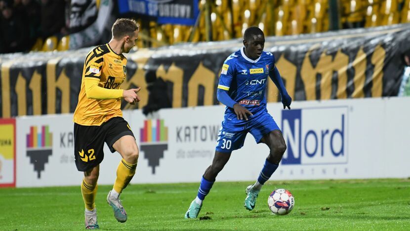 Mbaye Jaques N'Diaye pojawił się na boisku w Katowicach od razu po przerwie, ale debiutu nie zaliczy do udanych