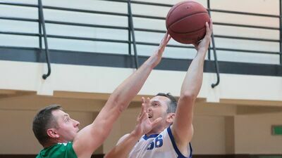 Michał Andrzejak (w białym stroju) to wciąż wyróżniająca się postać w Symbicie