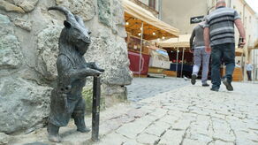 Koziołek koło Bramy Krakowskiej