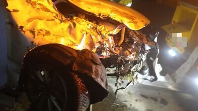 Dwa samochody zderzyły się na Lipskiej. Jeden wpadł na słup