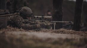 Zawsze działają w zespole: starszy strzelec wyborowy i strzelec wyborowy