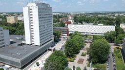 Kampus UMCS, widok na rektorat i uczelnianą bibliotekę