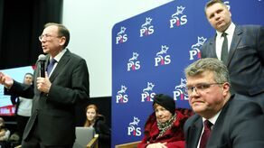 Spotkanie z Mariuszem Kamińskim (z mikrofonem) i Maciejem Wąsikiem. Na drugim planie Przemysław Czarnek