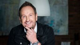 Trzeba być sobą i nie bać się okazywać emocji. Rozmowa z Markiem Kościkiewiczem