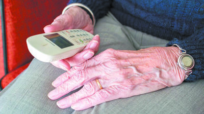 Na wnuczka, policjanta i kryptowaluty. Jak nie stracić oszczędności życia