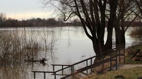 Ślisko i mokro. IMGW wydaje komunikaty, a wojewoda wprowadza pogotowie przeciwpowodziowe