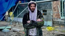 Michał Stachyra to artysta, który postanowił zamienić dawną, dworcową poczekalnię w miejsce spotkań mieszkańców miasta ze sztuką 
