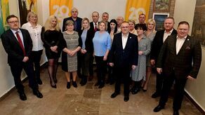 Kandydatów na radnych wojewódzkich i powiatowych przedstawił poseł Sławomir Ćwik (pierwszy z prawej)