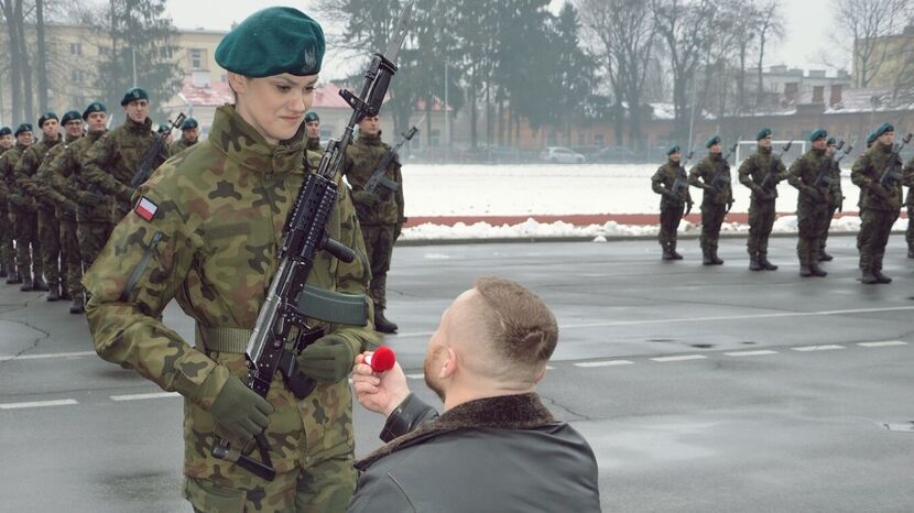 Sobotnia przysięga w Hrubieszowie stała się okazją do oświadczyn