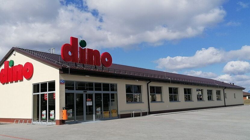 Dino Polska SA to polska sieć sklepów spożywczo-przemysłowych założona w 1999 roku. Jej markety są lokalizowane głównie w mniejszych miastach oraz na peryferiach dużych. Sieć logistyczna grypu to na razie 8 centrów dystrybucyjnych.