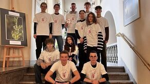 "Młodzi Głosem Przyszłości" to inicjatywa w ramach Olimpiady Zwolnieni z Teorii. Na zdjęciu grupa lubelskich licealistów 