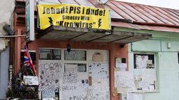 Taki baner wisi od kilku dni na starym rynku w Kraśniku 