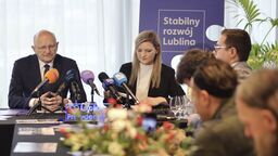 Prezydent Krzysztof Żuk ze swoją zastępczynią i zarazem szefową sztabu Beatą Stepaniuk-Kuśmierzak, która ma znaleźć się na liście jego komitetu w wyborach do Rady Miasta