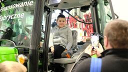 Ciągniki, kombajny, kultywatory i setki rozmów