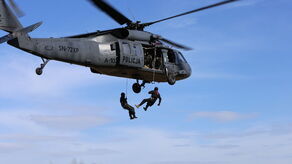 Policjanci, strażacy i terytorialsi ćwiczyli z Black Hawkiem