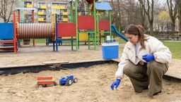 Bakterie lubią place zabaw. Naukowcy badają lubelskie piaskownice 