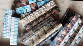 Miał zakaz kierowania i nielegalne papierosy w aucie