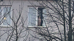  Po wejściu do środka, funkcjonariusze na miejscu zastali 31-letniego opiekuna, który prawdopodobnie przysnął.