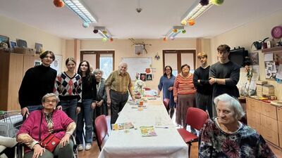 W ramach programu młodzież prowadzi cotygodniowy wolontariat w Domu Pomocy Społecznej przy ulicy Ametystowej w Lublinie.