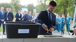 Kamień węgielny wmurowano, chociaż wówczas nie ogłoszono jeszcze przetargu 