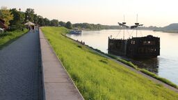 Wiślane nabrzeże w Kazimierzu Dolnym, a także miejscowe wąwozy i kamieniołomy 20 kwietnia odwiedzą ochotnicy w rękawicach wyposażeni w worki na śmieci