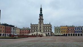 Kontrolerzy RIO stwierdzili, że władze Zamościa sprzedawały mieszkania z upustami bez podstawy prawnej, ale po przyjęciu wyjaśnień, w wystąpieniu pokontrolnym nie nałożono na samorząd żadnych sankcji.