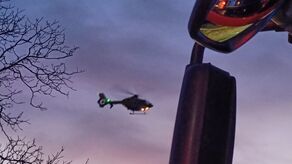 Mężczyzna walczył z pożarem domu. Z poparzeniami śmigłowiec LPR przetransportował go do szpitala