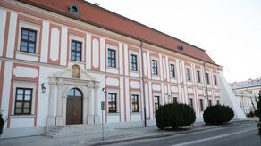 Podczas dni otwartych zwiedzający mogą wchodzić do budynku od strony ulicy Akademickiej