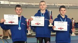 Zawodnicy Cementu-Gryfa Chełm - medaliści MP U 15